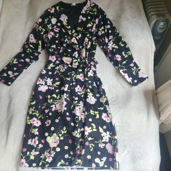H&M  Wrap Dress Floral Black BNWT - Picture 14 of 16